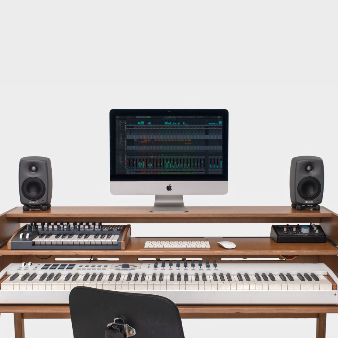 Studio desk 2024 keyboard tray